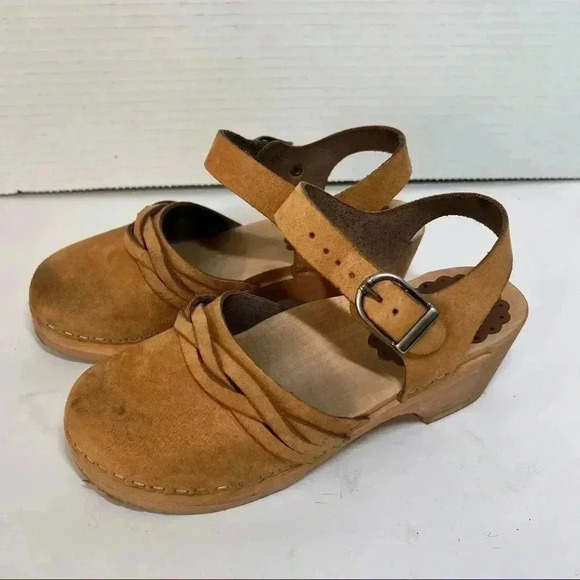 HANNA ANDERSSON Girls Classic Camel Suede Swedish Clogs Heel Strap EU32/US 1